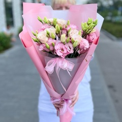 Эустома розовая в нежной упаковке