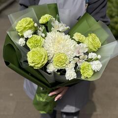 Букет из зеленых роз Limonad (Лимонад) с хризантемой и диантусами