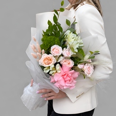 Букет из роз, французской розы, альстромерий и гвоздик