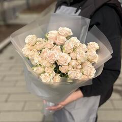 Букет из кремовых кустовых роз