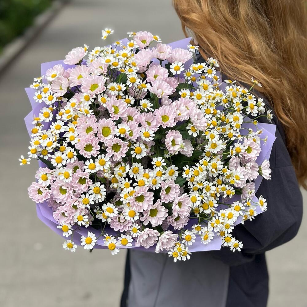 Букет из ромашек и кустовых хризантем - РИМСКАЯ РОЗА фото №6