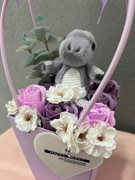 Мыльный букет с динозавриком