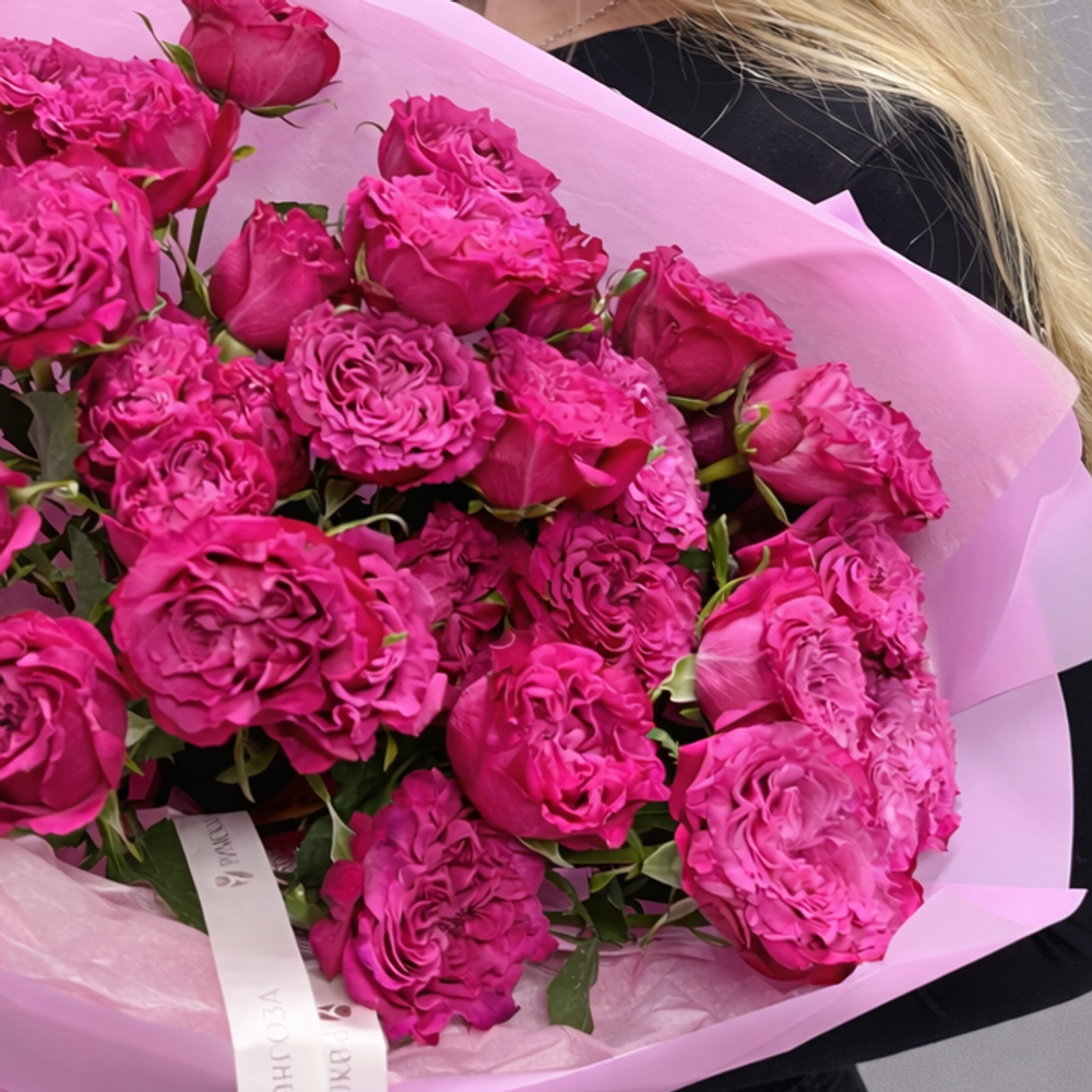 Букет из пионовидных кустовых роз малинового оттенка - РИМСКАЯ РОЗА фото №3