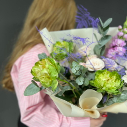 Букет из кремовых диантусов, ароматной маттиолы, кустовой розы и розы вегге - РИМСКАЯ РОЗА фото №5