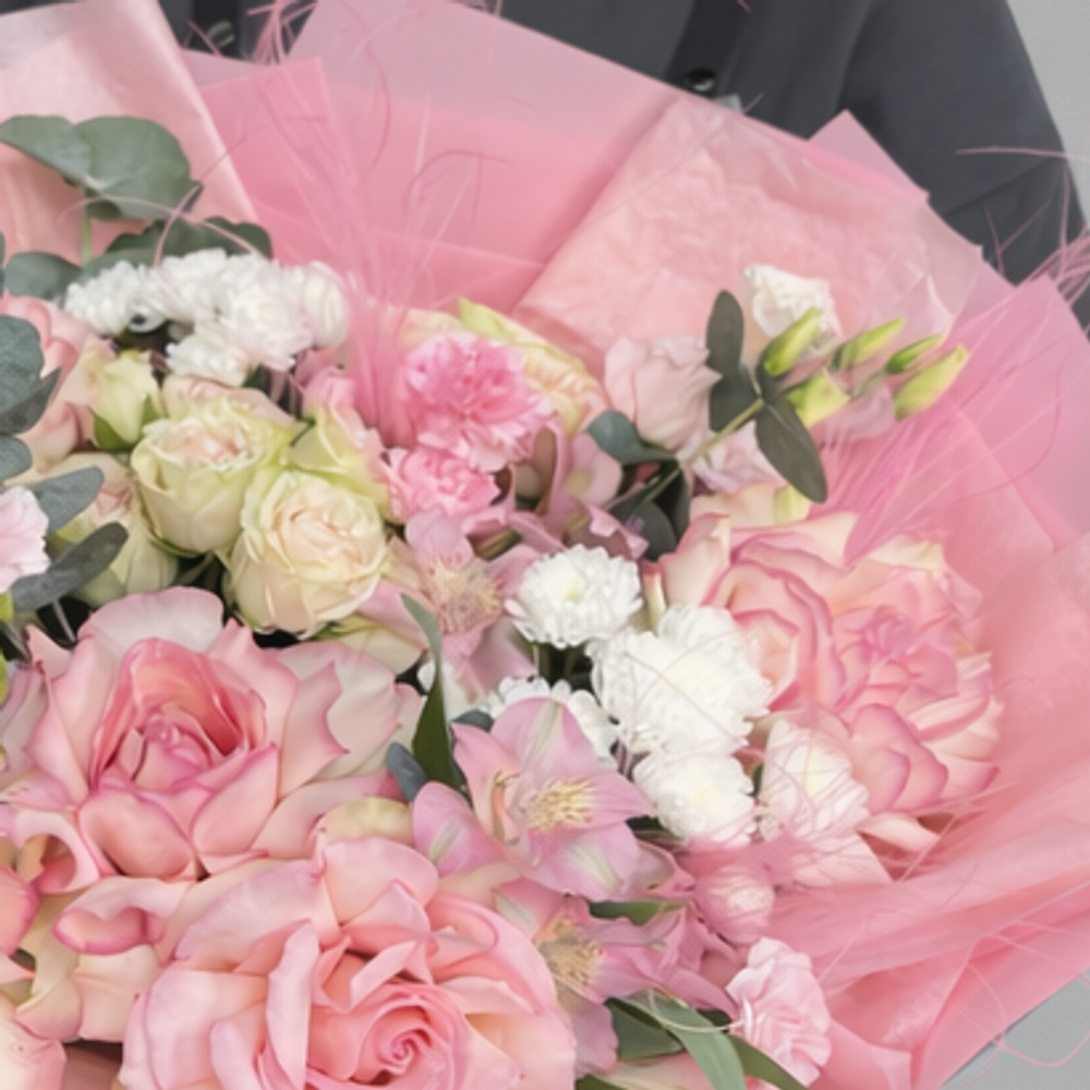 Большой букет из французских и кустовых роз, хризантем и эустомы в розовой упаковке - РИМСКАЯ РОЗА фото №4