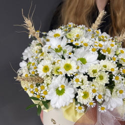 Композиция в коробке с ромашками, хризантемой и колосьями - РИМСКАЯ РОЗА фото №6