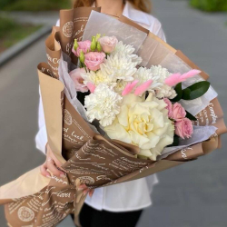 Букет из французской розы, эустомы, хризантемы и диантусов - РИМСКАЯ РОЗА фото №6