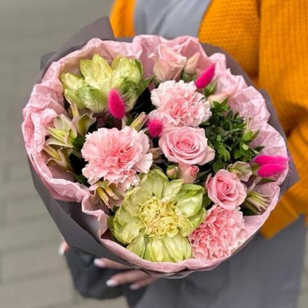 Букет из розы Veggie, диантусов, кустовой розы и альстромерии
