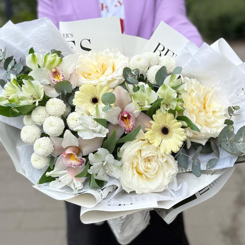 Букет из орхидей, кремовых роз, хризантем и альстромерий - РИМСКАЯ РОЗА фото №5