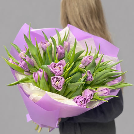 Монобукет из фиолетовых пионовидных тюльпанов 17 штук