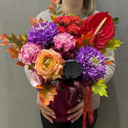 Букет из кустовой розы, хризантем, лотоса, антуриума и диантусов