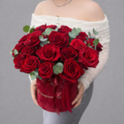 Композиция из алых роз с эвкалиптом в красной коробке