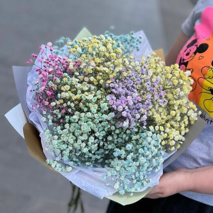 Букет из радужной гипсофилы