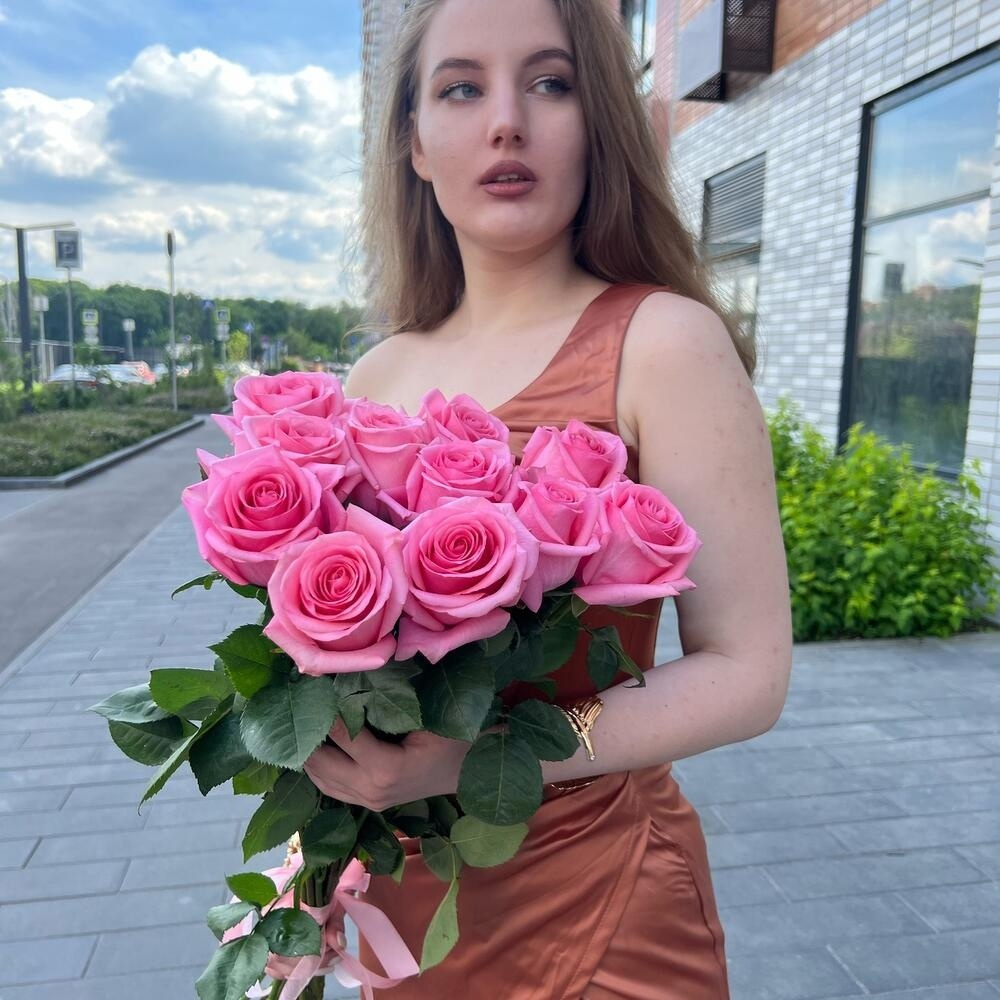 Розовые розы 11 штук