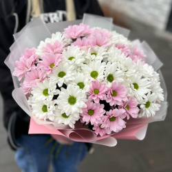 Букет из розовых и белых хризантем фото №4