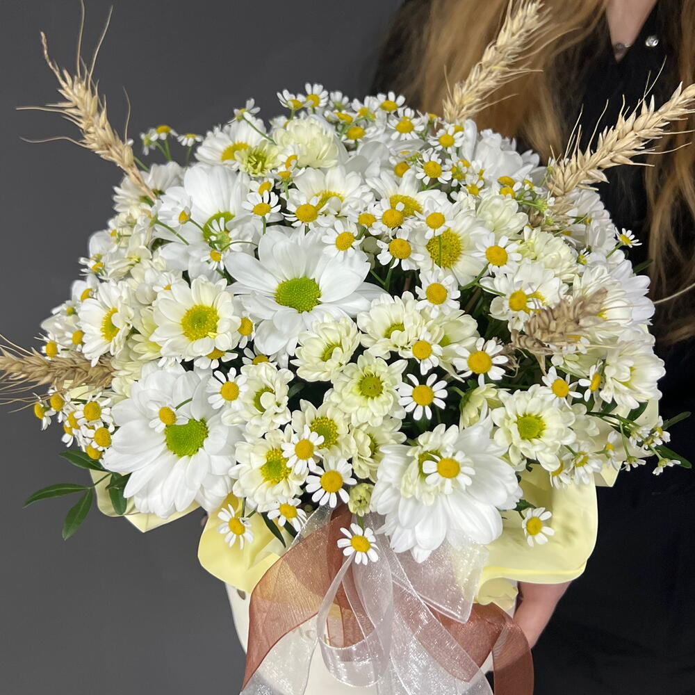 Композиция в коробке с ромашками, хризантемой и колосьями - РИМСКАЯ РОЗА фото №3