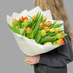 Монобукет из оранжевых пионовидных тюльпанов 15 штук - РИМСКАЯ РОЗА фото №2