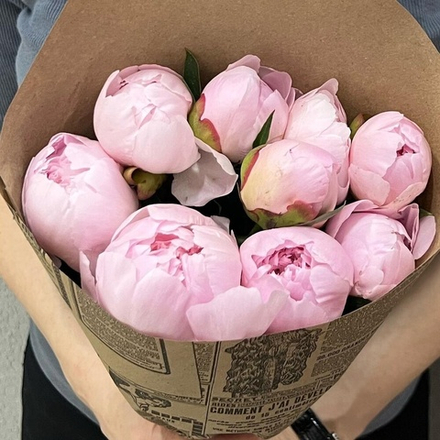 Букет из пионов