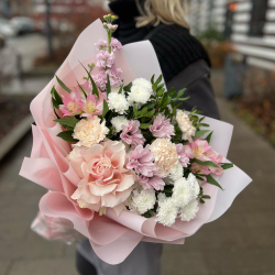 Букет из хризантем, французской розы, альстромерий и маттиолы - РИМСКАЯ РОЗА фото №1