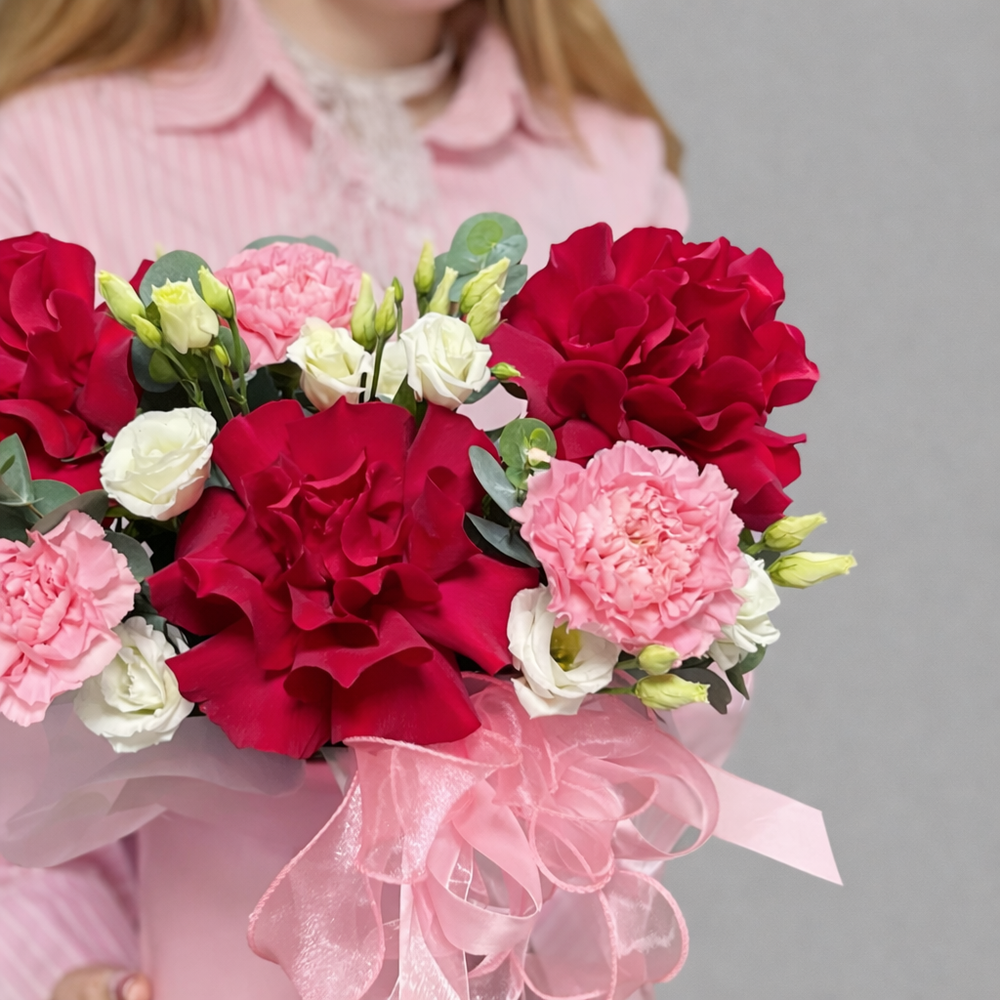 Французские розы в коробке с эустомой и диантусами - РИМСКАЯ РОЗА фото №3