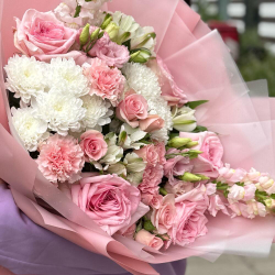 Нежный букет из розовых роз, хризантем, альстромерий и эустомы - РИМСКАЯ РОЗА фото №4