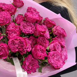 Букет из пионовидных кустовых роз малинового оттенка - РИМСКАЯ РОЗА фото №3