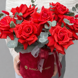 Французские красные розы в коробке с эвкалиптом - РИМСКАЯ РОЗА фото №3