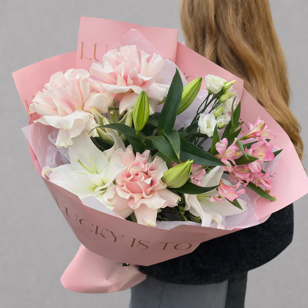 Букет из лилий, французских роз и эустомы - РИМСКАЯ РОЗА фото №1