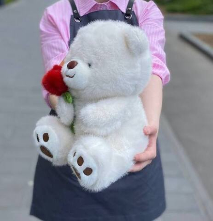 Мягкая игрушка "Мишка белый с клубникой"