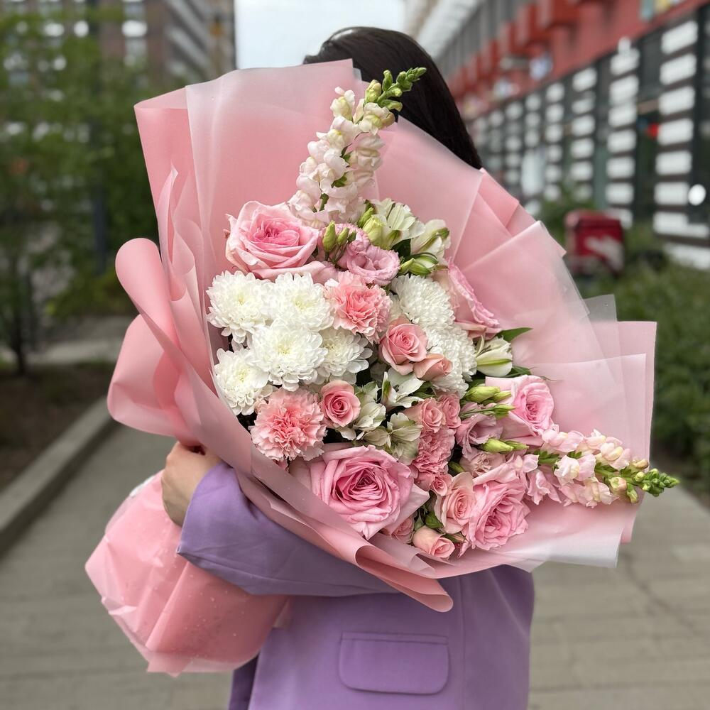 Нежный букет из розовых роз, хризантем, альстромерий и эустомы - РИМСКАЯ РОЗА фото №6