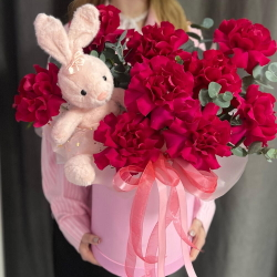 Композиция из французских роз в коробке с игрушкой зайчиком - РИМСКАЯ РОЗА фото №2