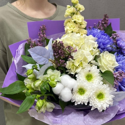 Букер из хризантем, сирени и маттиолы