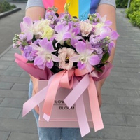 Лавандовые орхидеи с эустомой и маттиолой