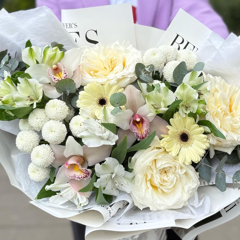 Букет из орхидей, кремовых роз, хризантем и альстромерий - РИМСКАЯ РОЗА фото №6