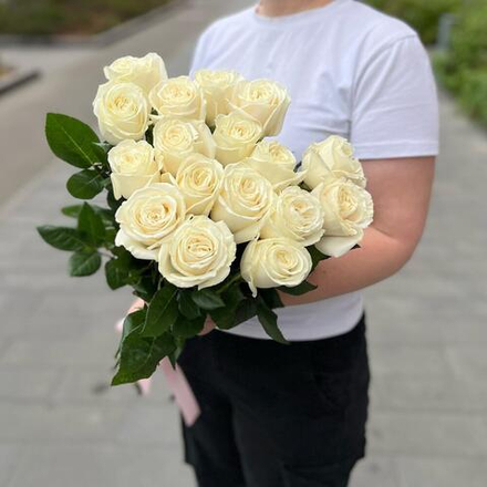 Букет из белых роз 17 штук