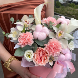 Коробка с диантусами, каллами, орхидеями, хлопком и розой