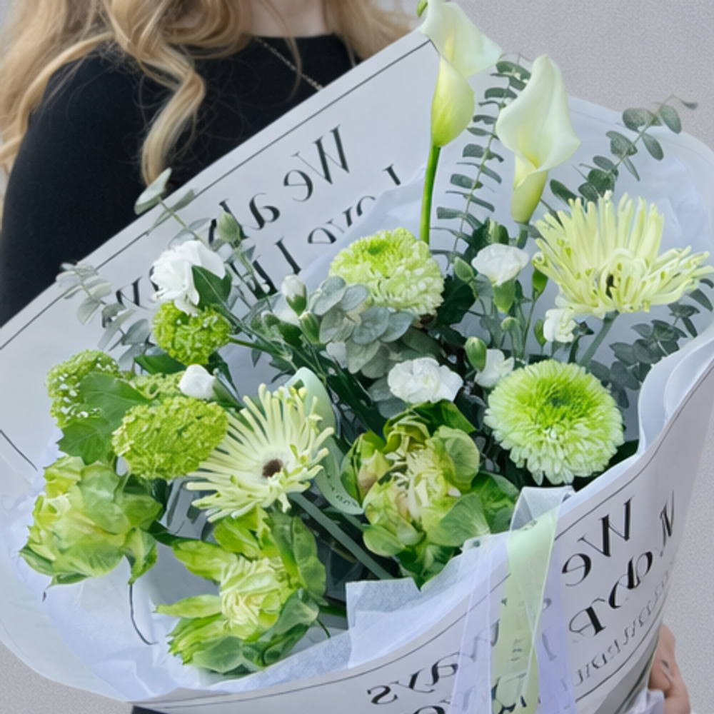 Букет из белых калл, с розами Veggie (Вегге), герберами и хризантемами - РИМСКАЯ РОЗА фото №4