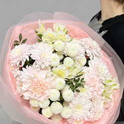 Нежный букет из кустовых хризантем и альстромерий - РИМСКАЯ РОЗА фото №3