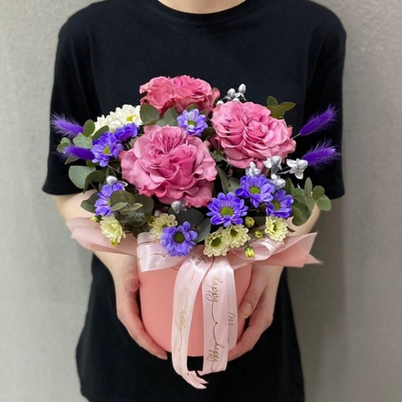 Пионовидные розы в коробке с сантини