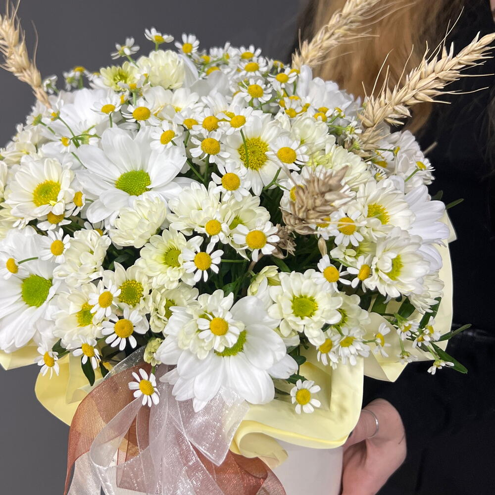 Композиция в коробке с ромашками, хризантемой и колосьями - РИМСКАЯ РОЗА фото №5