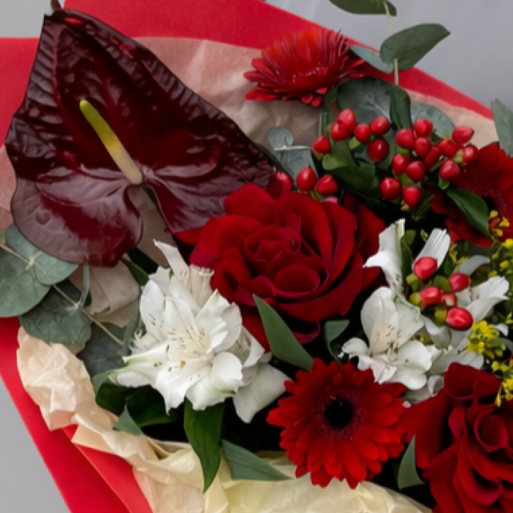 Букет из красных роз, антуриума, гербер, альстромерий и эвкалипта - РИМСКАЯ РОЗА фото №4