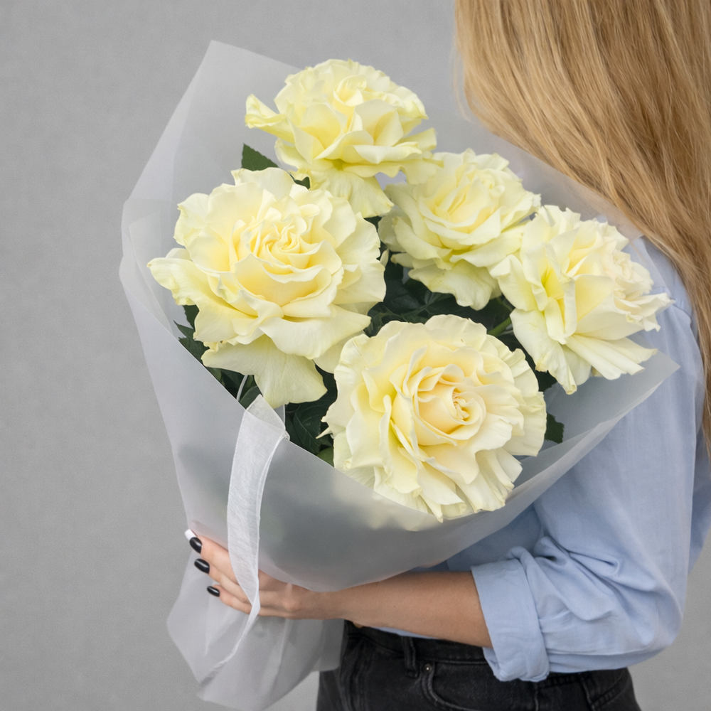 Монобукет из эквадорских белых французских роз 5 штук - РИМСКАЯ РОЗА фото №2