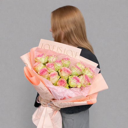 Монобукет из роз Эсперанса (Эквадор) 15 шт в дизайнерской упаковке
