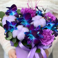 Космическая орхидея с гвоздиками и хлопком в коробке - РИМСКАЯ РОЗА фото №4