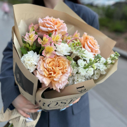 Букет с французскими розами, ароматной маттиолой и диантусами в кремовых тонах - РИМСКАЯ РОЗА фото №2