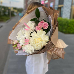 Букет из французской розы, эустомы, хризантемы и диантусов - РИМСКАЯ РОЗА фото №3