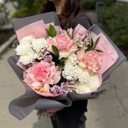 Букет из французских роз, хризантем и альстромерий