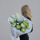 Букет из белых калл, с розами Veggie (Вегги), герберами и хризантемами