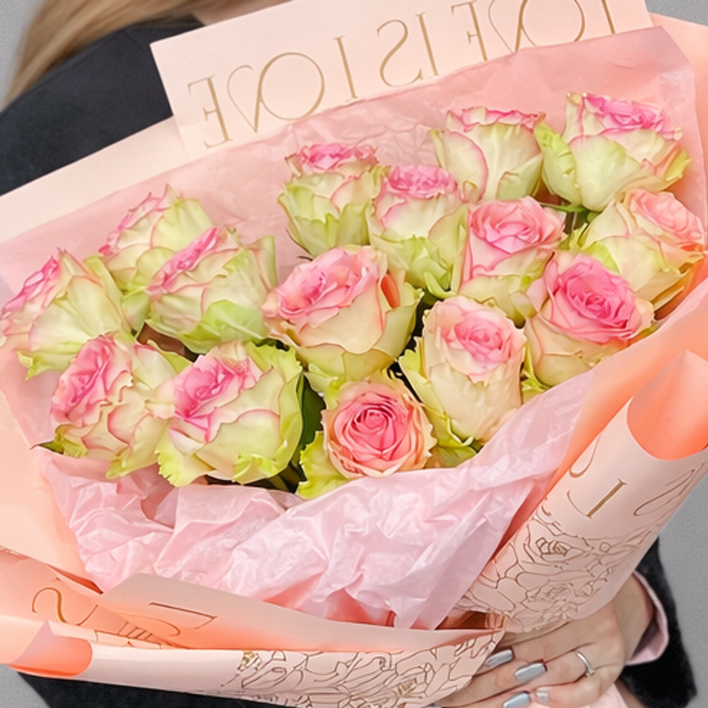 Монобукет из роз Эсперанса (Эквадор) 15 шт в дизайнерской упаковке - РИМСКАЯ РОЗА фото №3