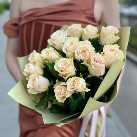 Кремовые розы 15 штук